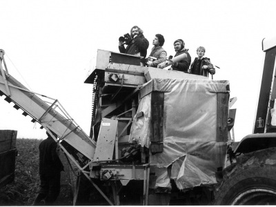 scan_Q-The-L-91-Europe-Pelicula-Crew-L.-to-R.-Mark-Littlewood-Lewis-Foster-Ian-Leslie-Mike-Alexander